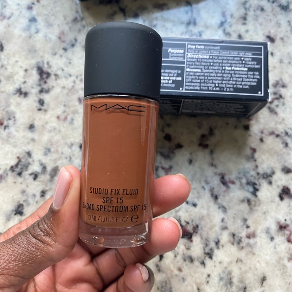 NWT MAC Studio Fix Fluid SPF 15. - Picture 5 of 7